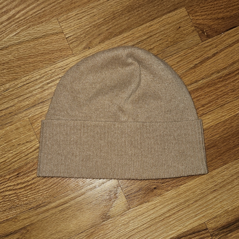 Beige cashmere beanie